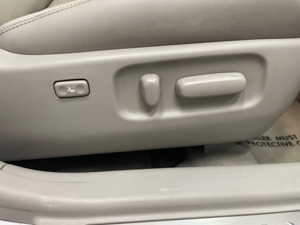2011 Toyota Avalon Image 39