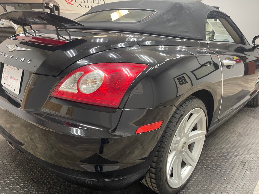 2005 Chrysler Crossfire Image 12