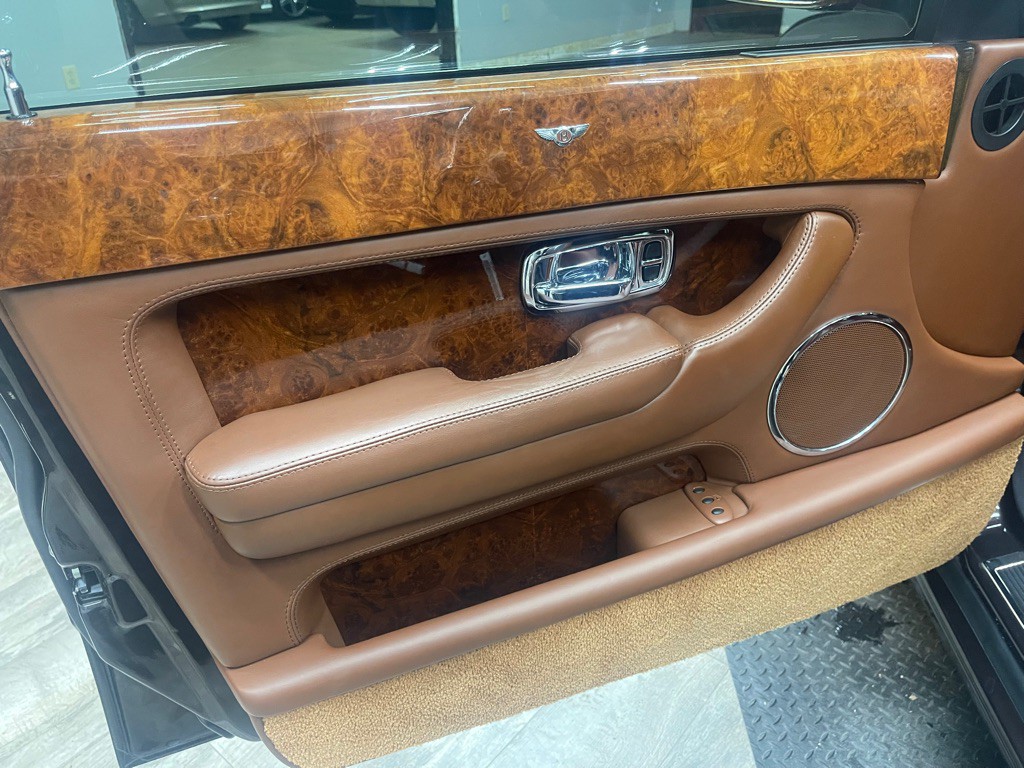 2005 Bentley Arnage Image 38