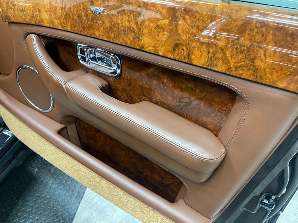 2005 Bentley Arnage Image 39