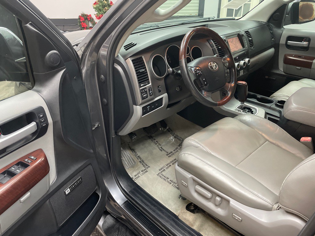 2011 Toyota Sequoia Image 4