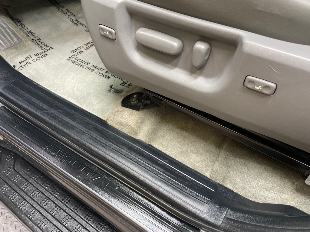 2011 Toyota Sequoia Image 19