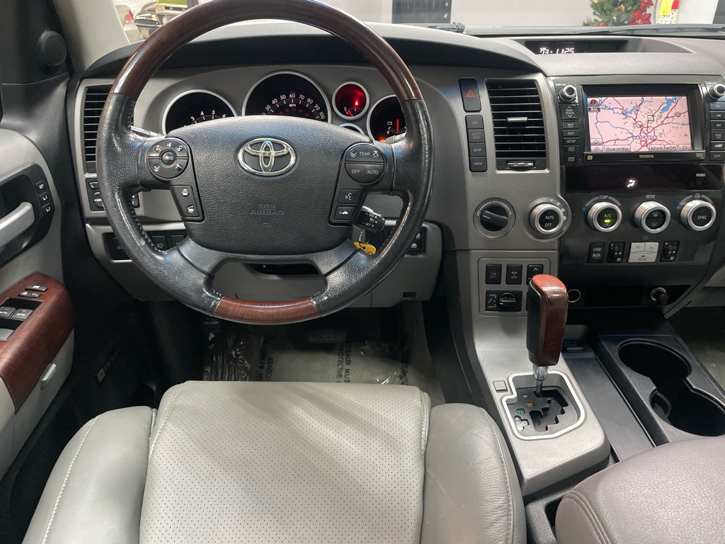 2011 Toyota Sequoia Image 20
