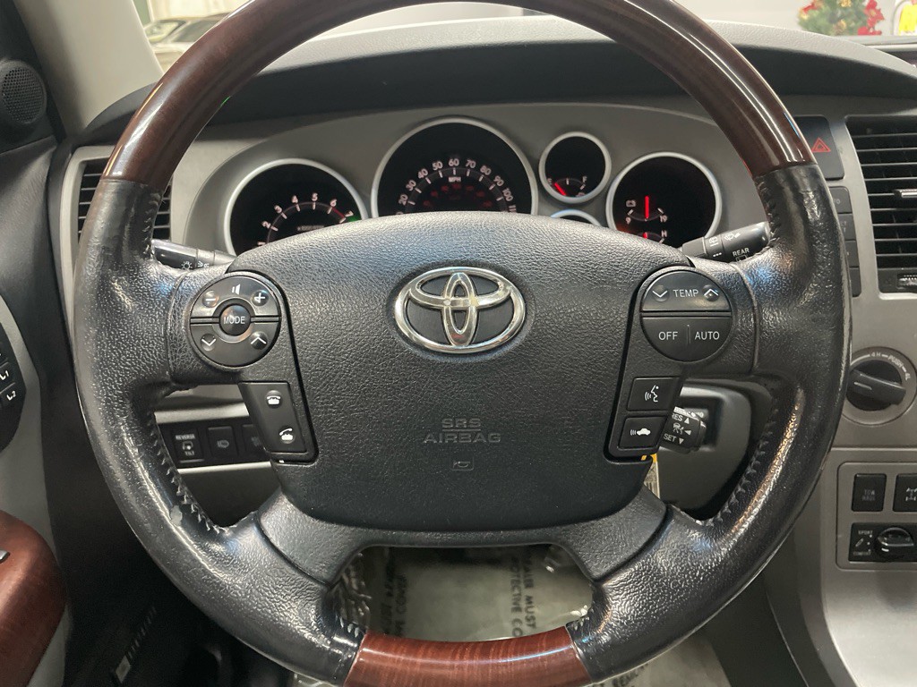 2011 Toyota Sequoia Image 21