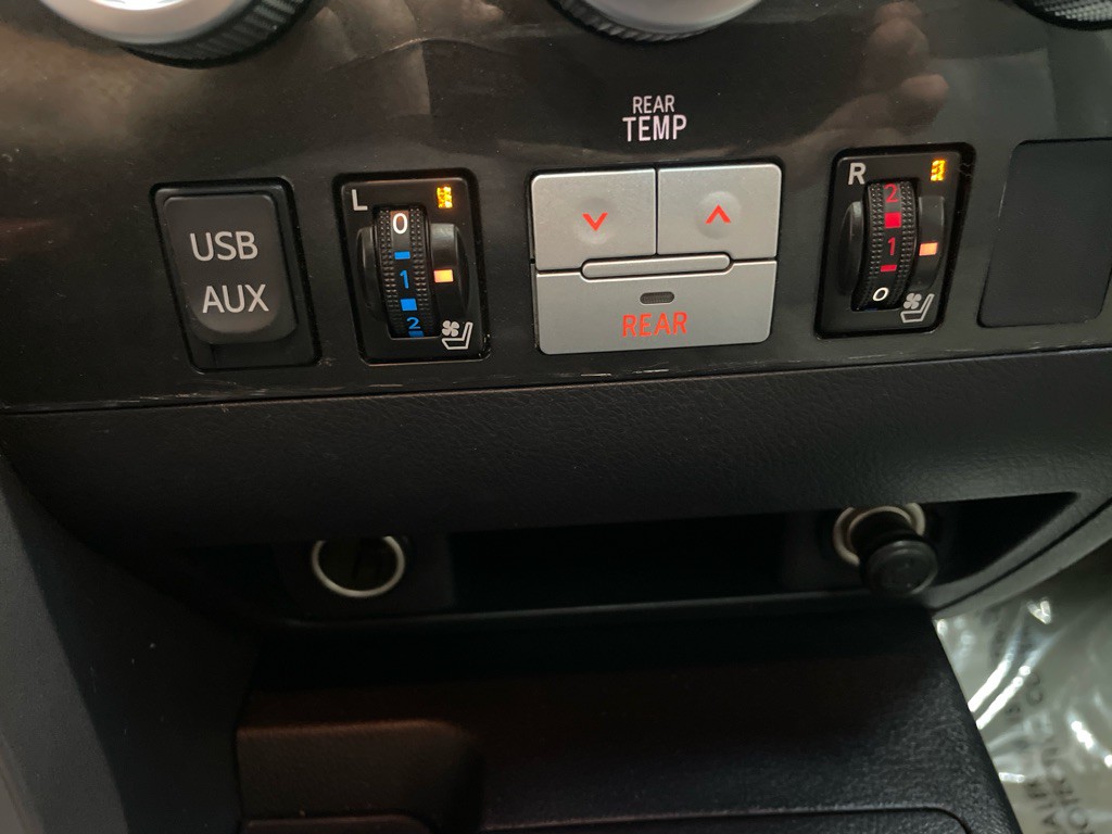 2011 Toyota Sequoia Image 27