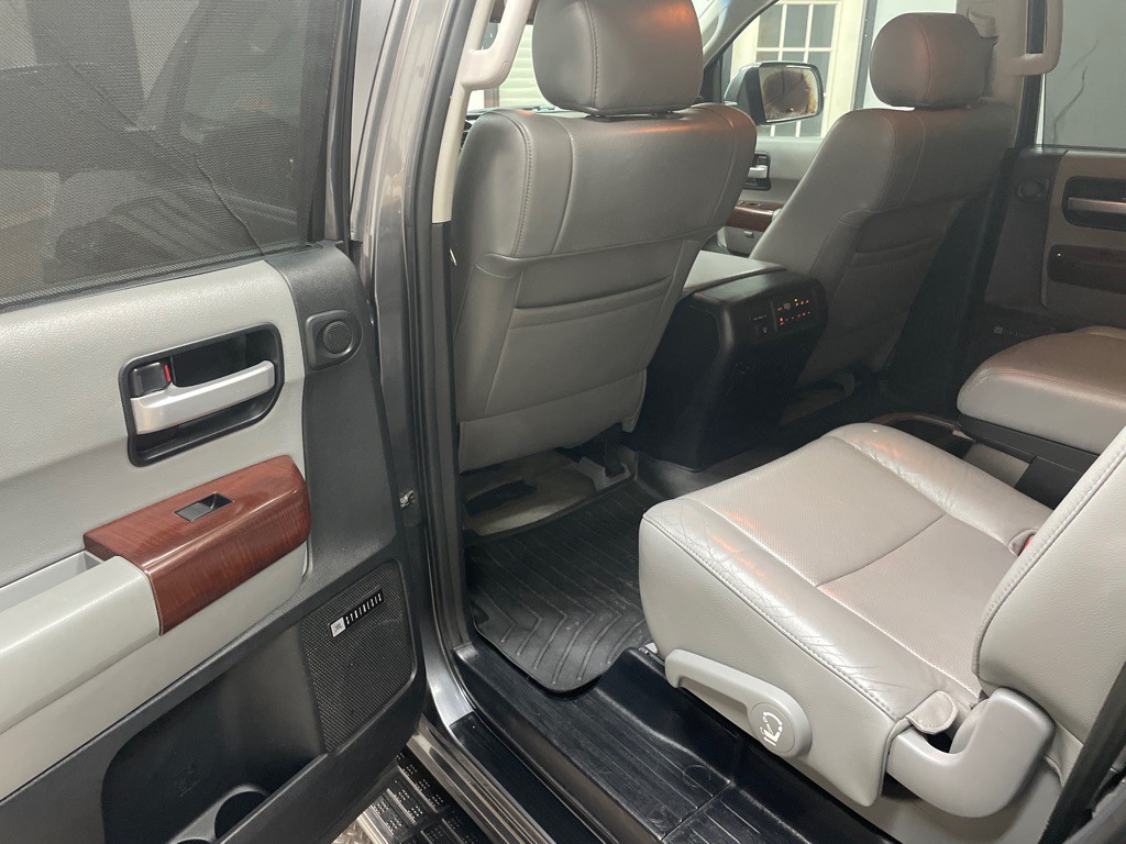 2011 Toyota Sequoia Image 32