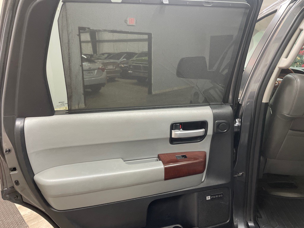 2011 Toyota Sequoia Image 33