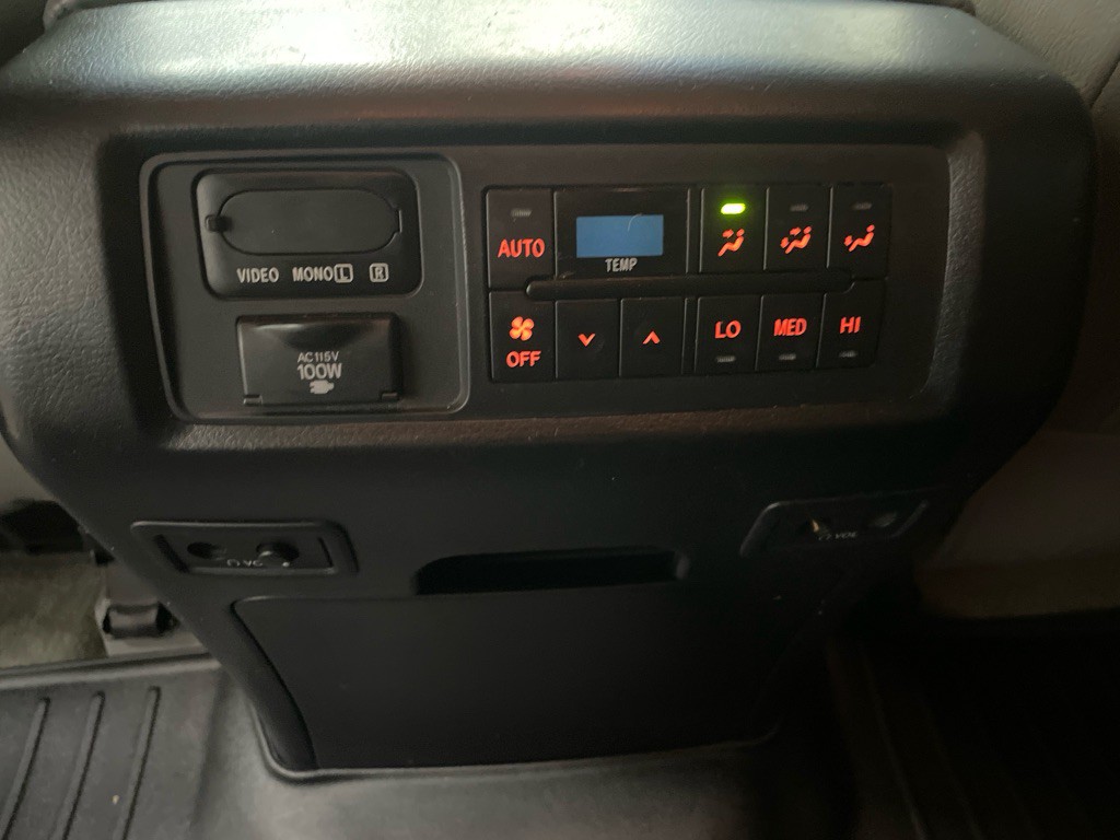2011 Toyota Sequoia Image 36