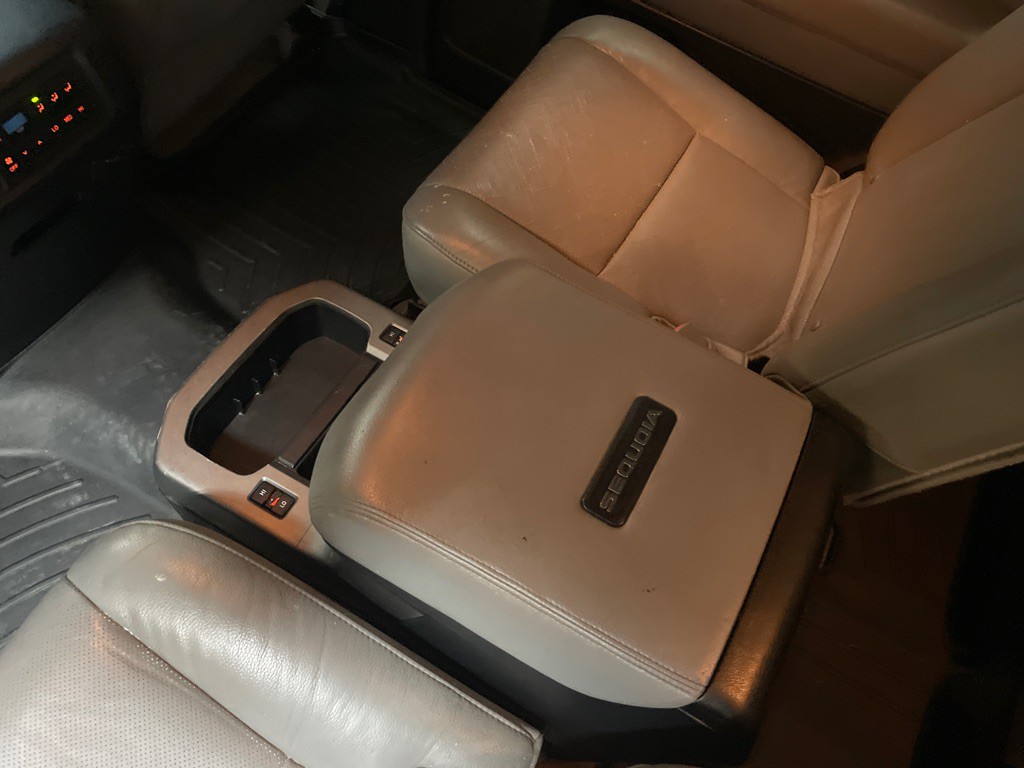 2011 Toyota Sequoia Image 38