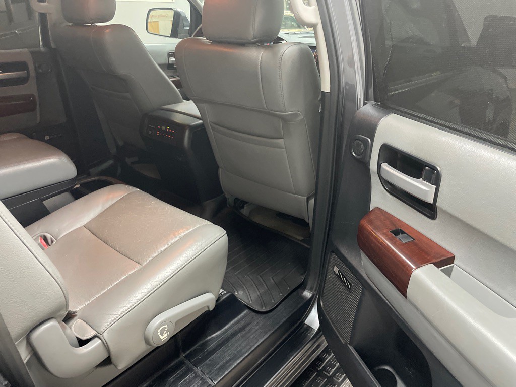 2011 Toyota Sequoia Image 39