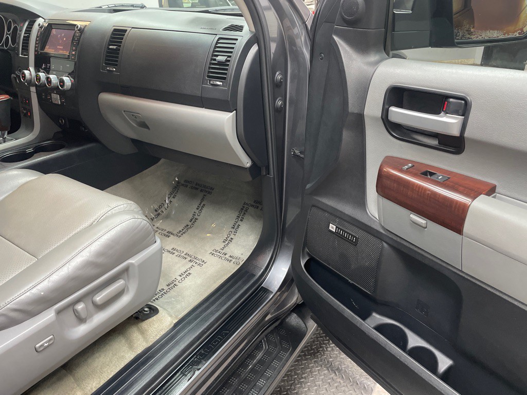 2011 Toyota Sequoia Image 44