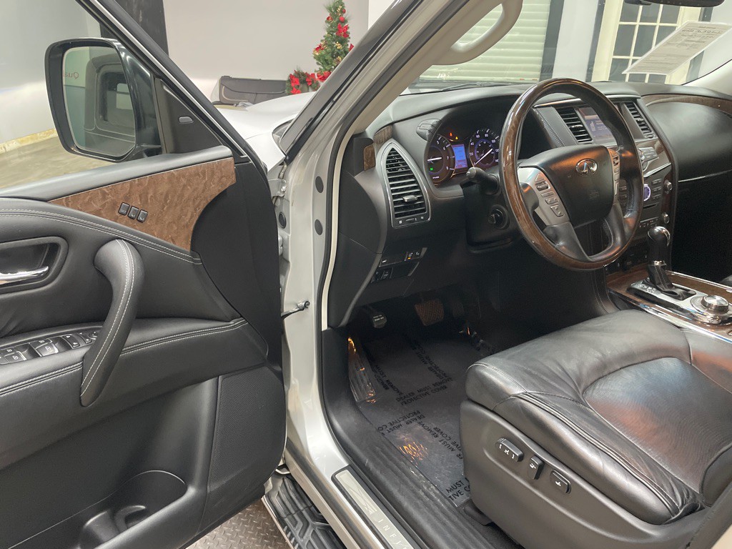 2015 INFINITI QX80 Image 14