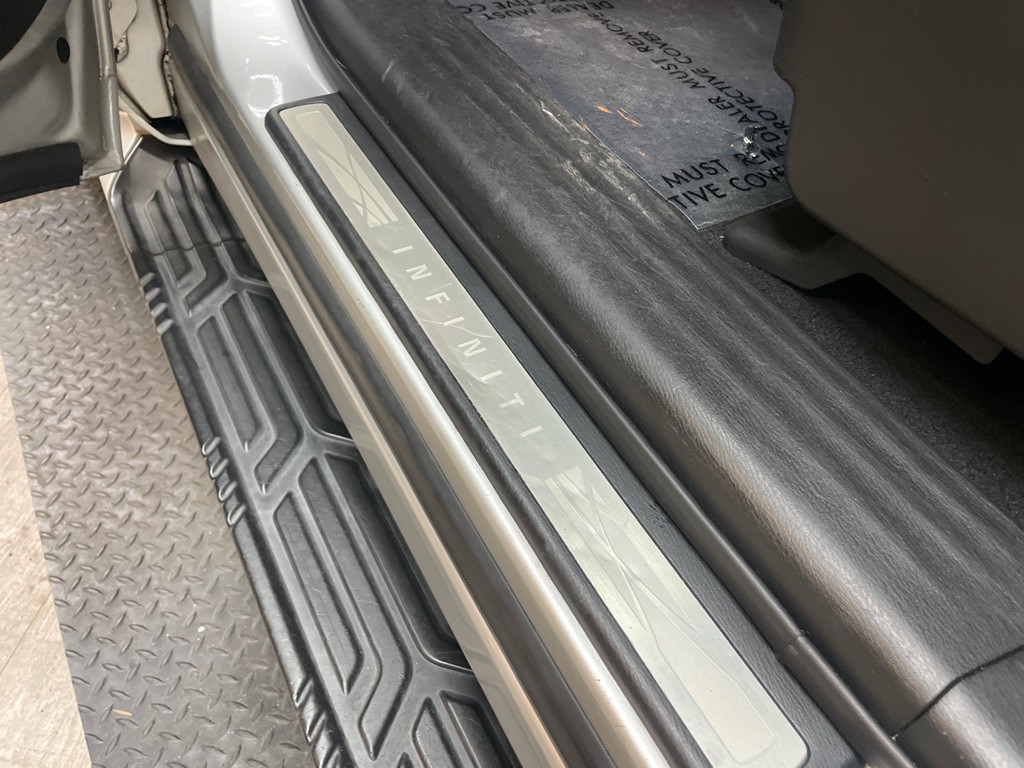 2015 INFINITI QX80 Image 17