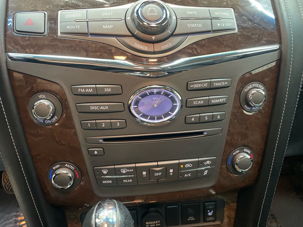 2015 INFINITI QX80 Image 25