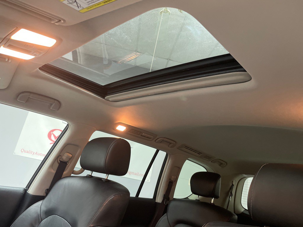 2015 INFINITI QX80 Image 28