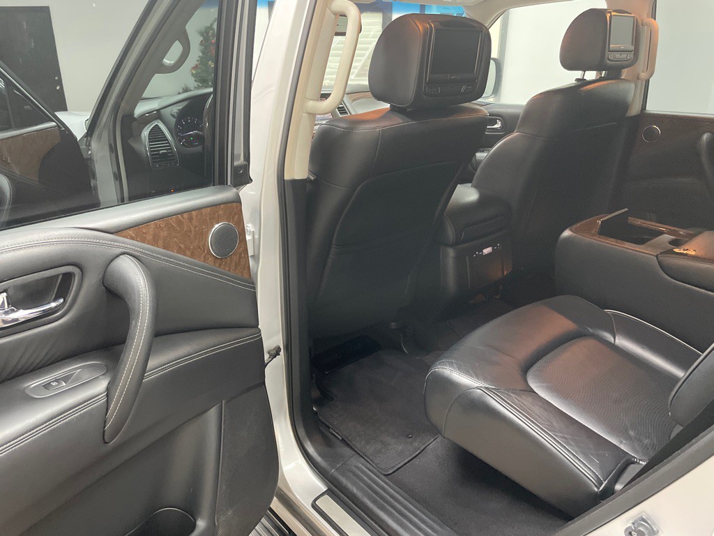 2015 INFINITI QX80 Image 30