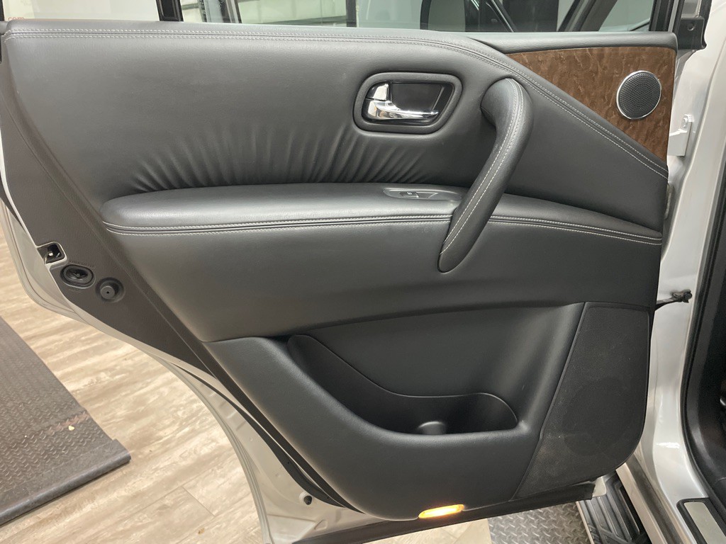 2015 INFINITI QX80 Image 31