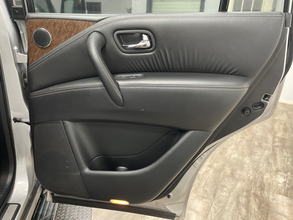 2015 INFINITI QX80 Image 35
