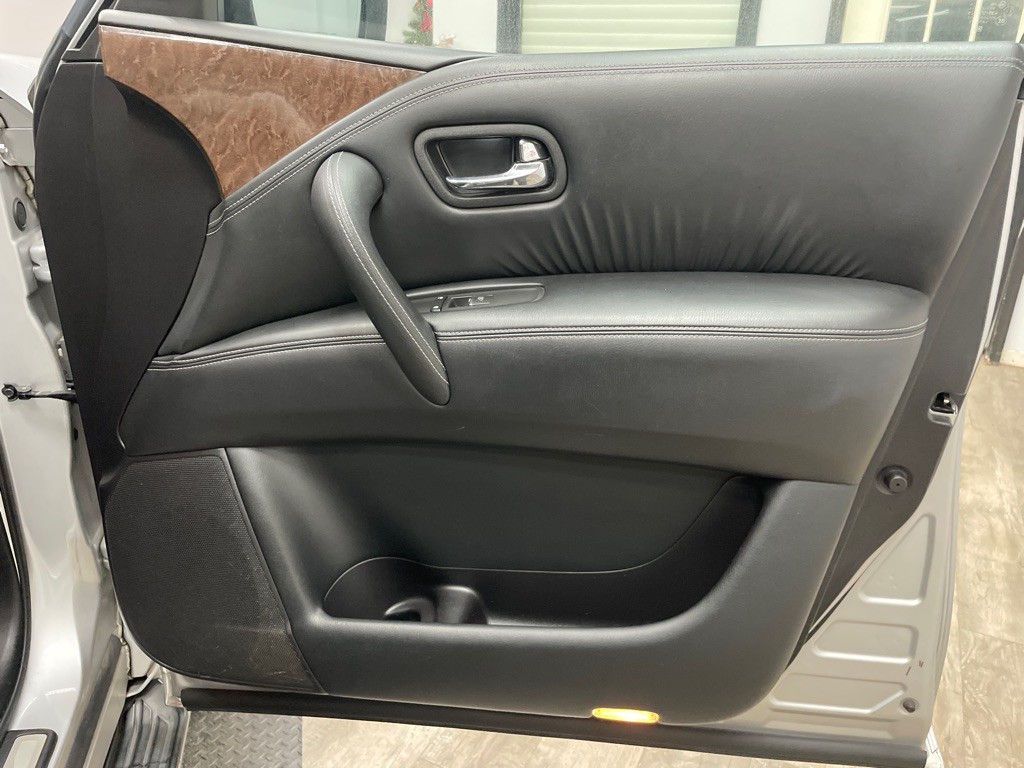 2015 INFINITI QX80 Image 39