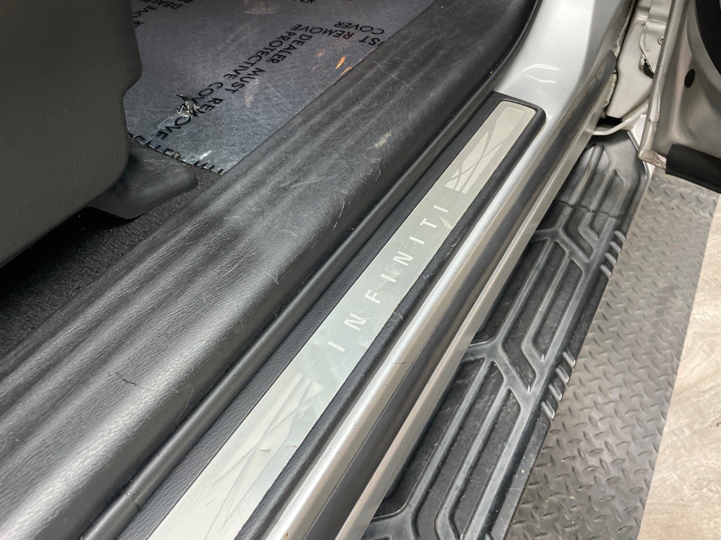 2015 INFINITI QX80 Image 41