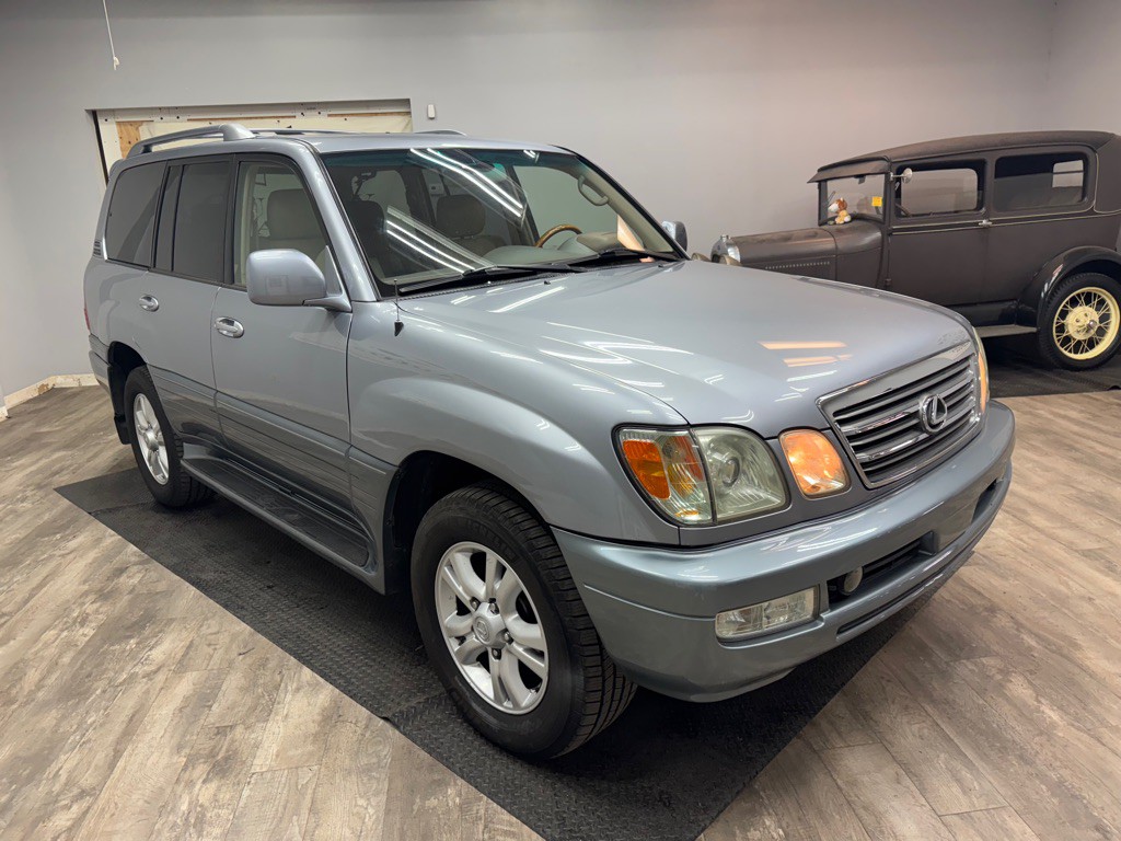 2005 Lexus LX Image 3