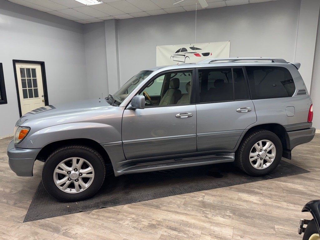 2005 Lexus LX Image 7