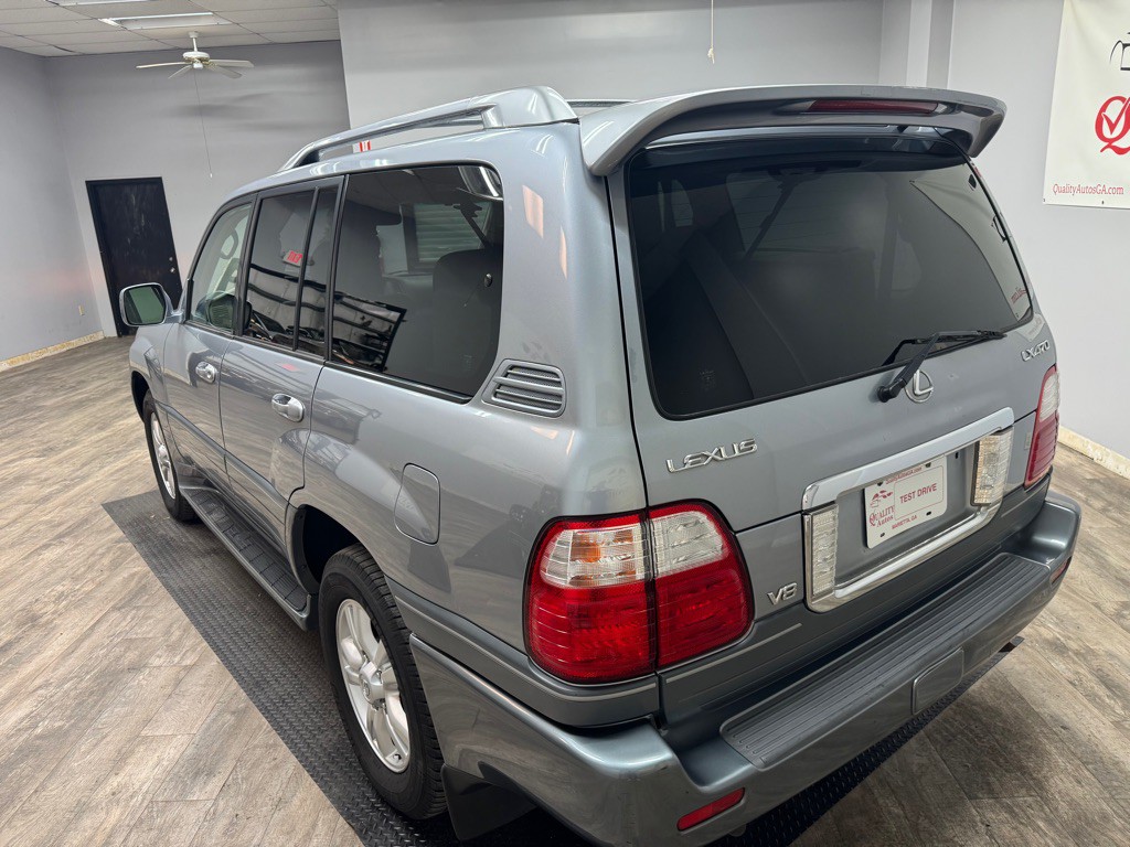 2005 Lexus LX Image 8