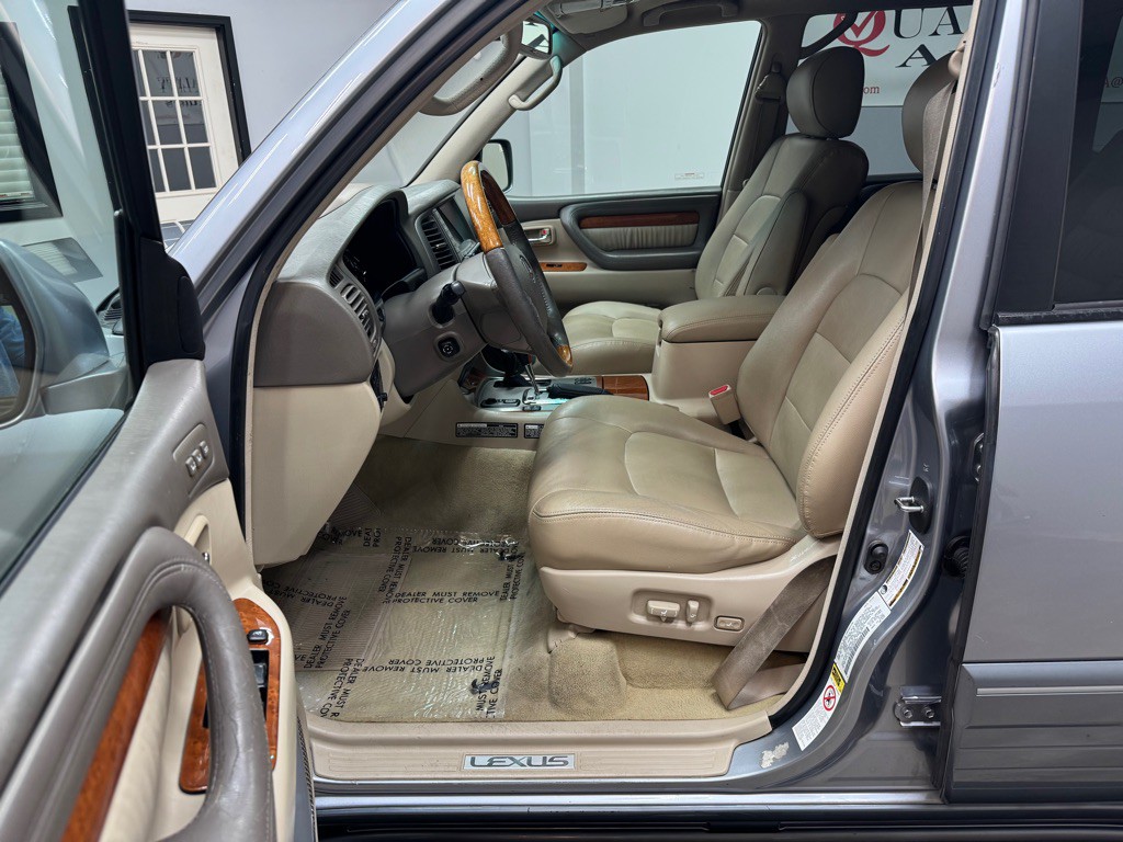 2005 Lexus LX Image 15