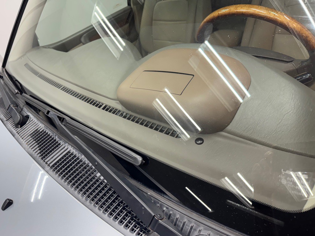 2005 Lexus LX Image 22