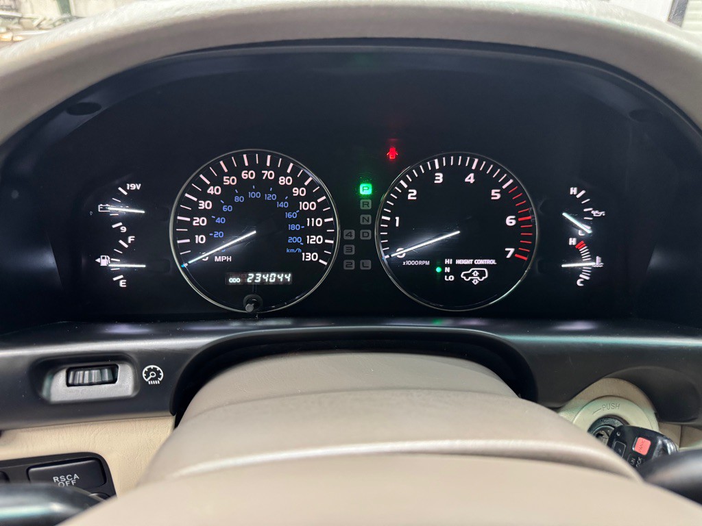 2005 Lexus LX Image 23