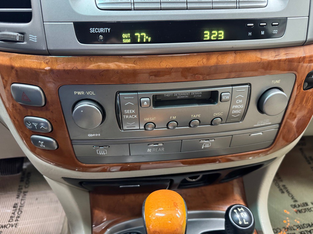 2005 Lexus LX Image 29