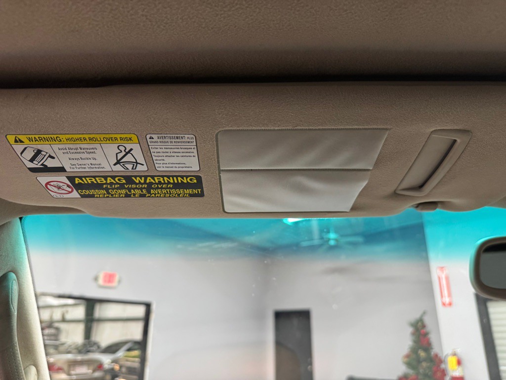 2005 Lexus LX Image 35