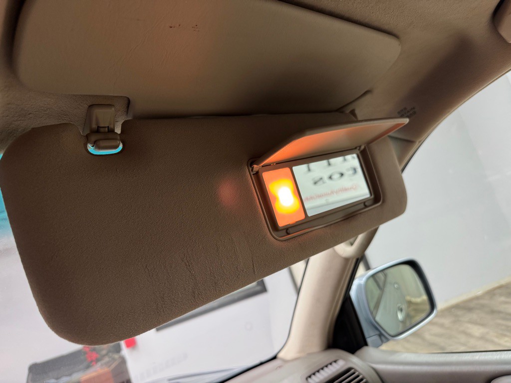2005 Lexus LX Image 38