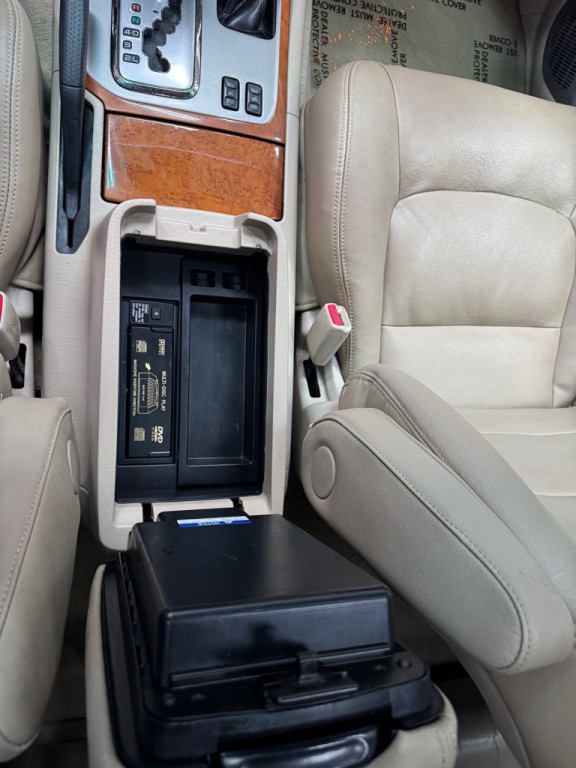 2005 Lexus LX Image 41