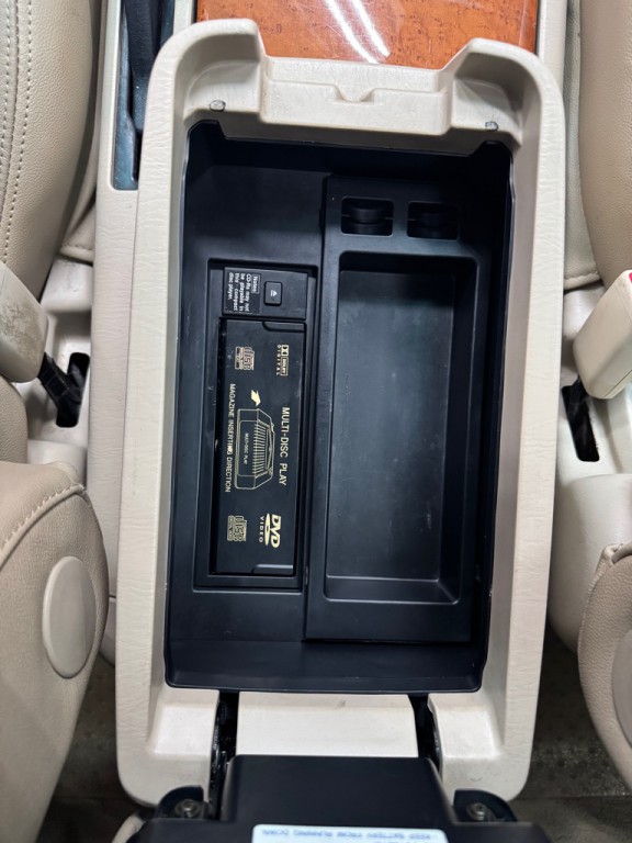 2005 Lexus LX Image 42