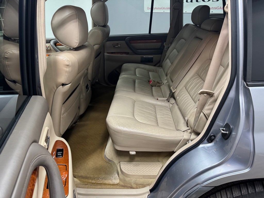 2005 Lexus LX Image 45