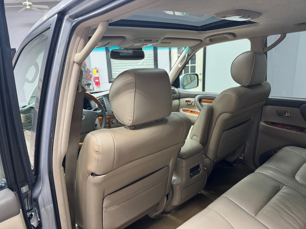 2005 Lexus LX Image 49