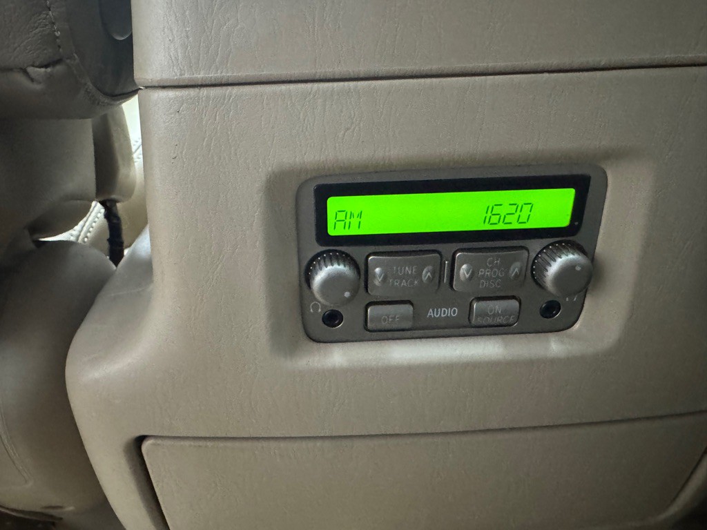 2005 Lexus LX Image 50
