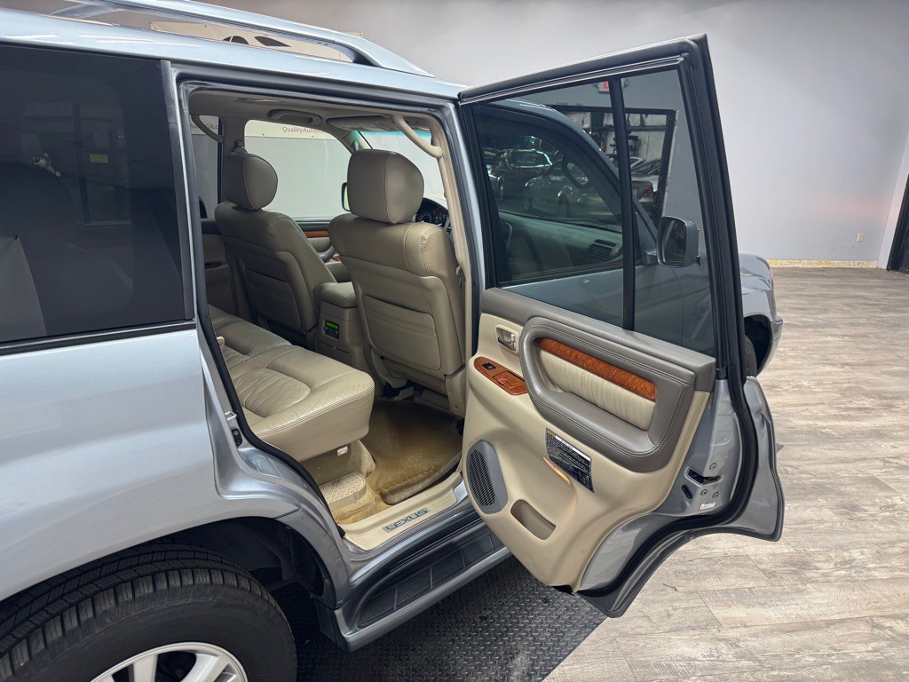 2005 Lexus LX Image 51