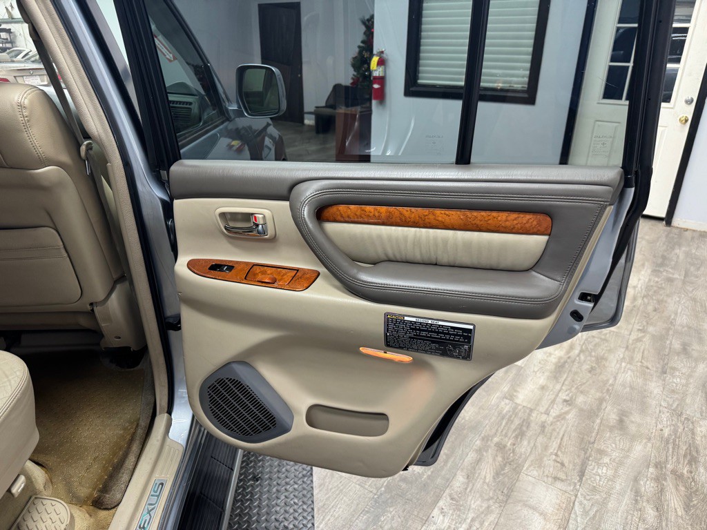 2005 Lexus LX Image 52