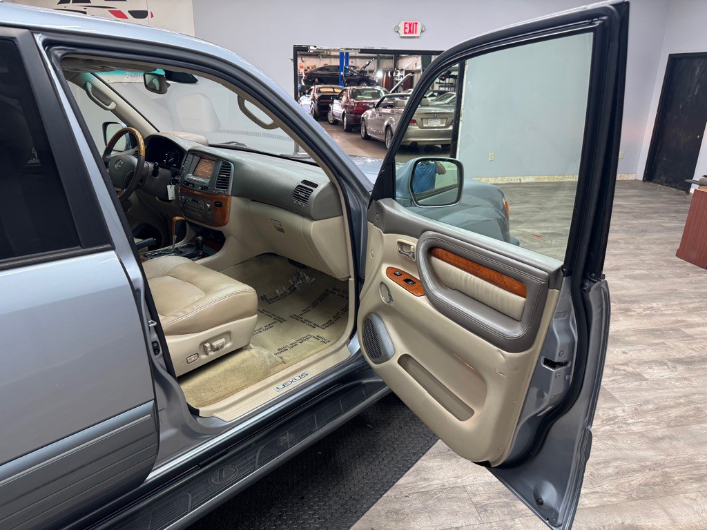 2005 Lexus LX Image 55