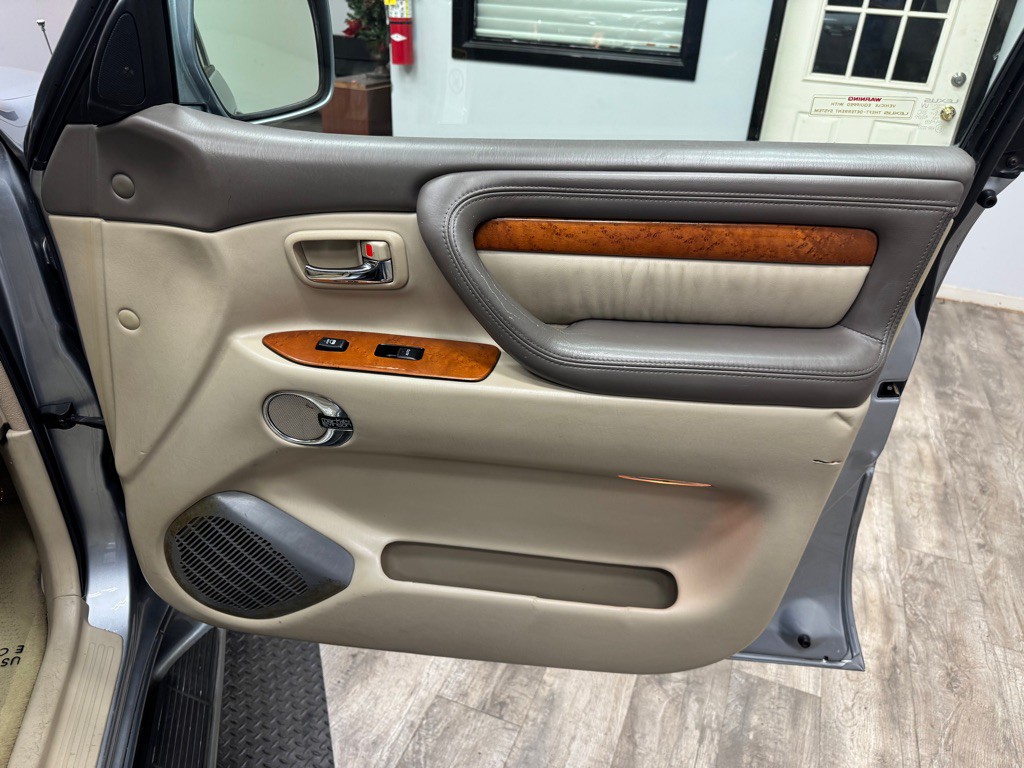 2005 Lexus LX Image 56