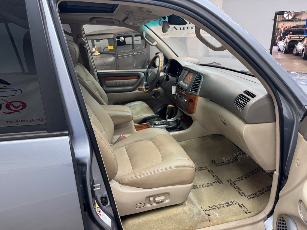 2005 Lexus LX Image 57