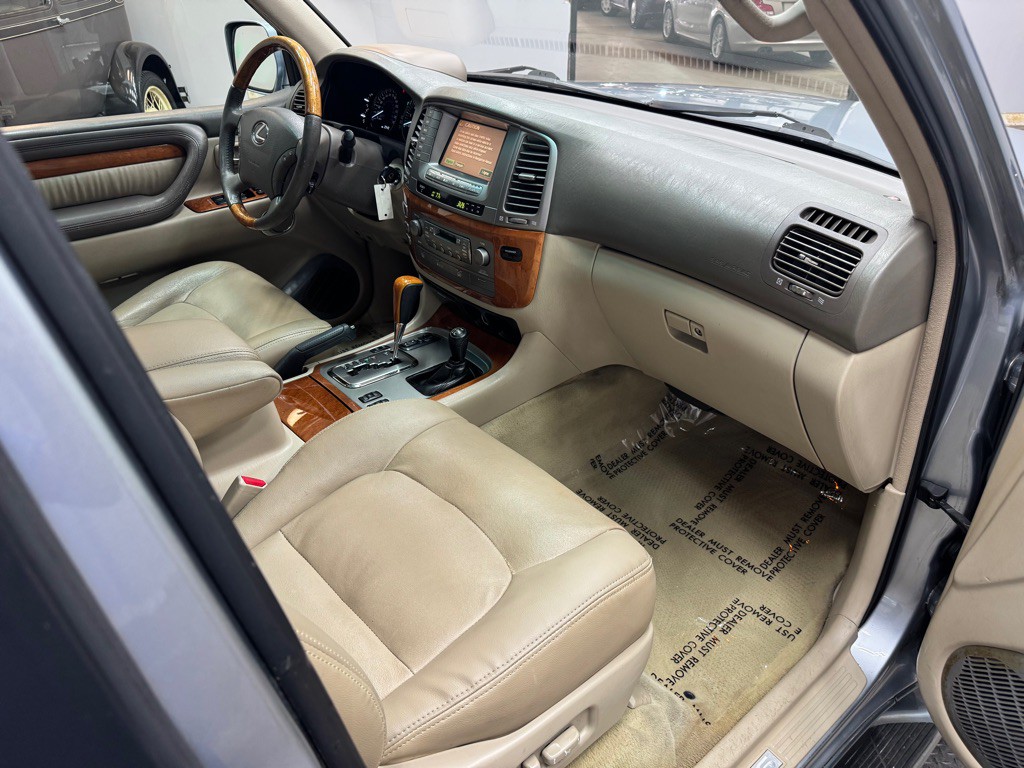 2005 Lexus LX Image 58