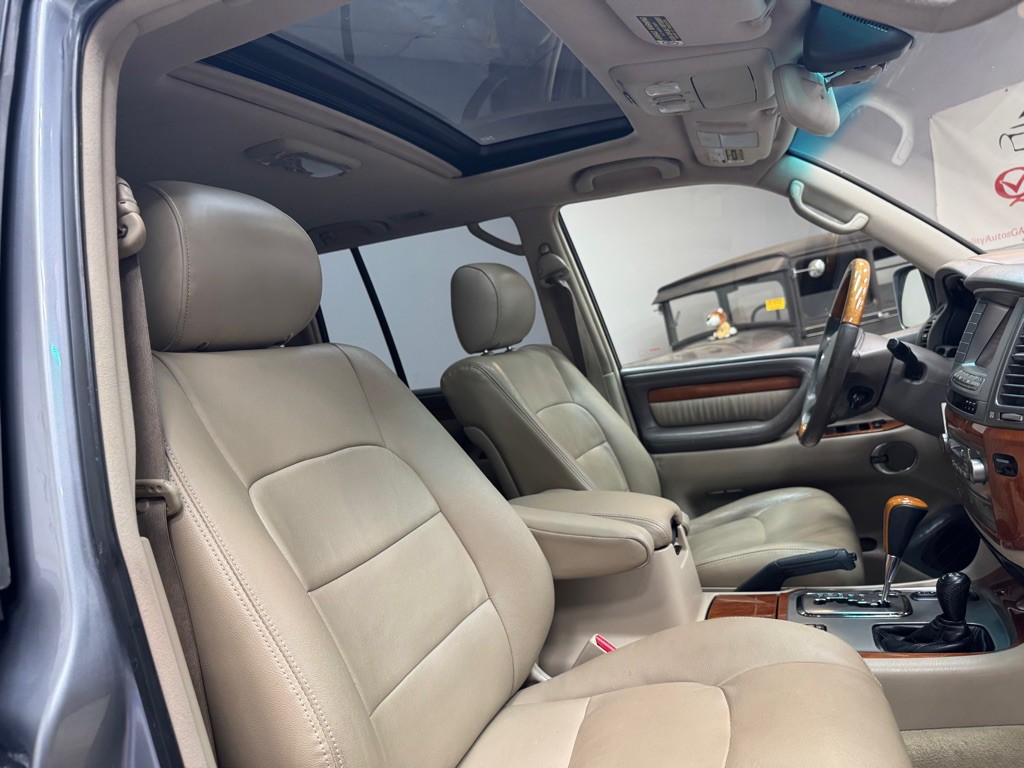 2005 Lexus LX Image 59