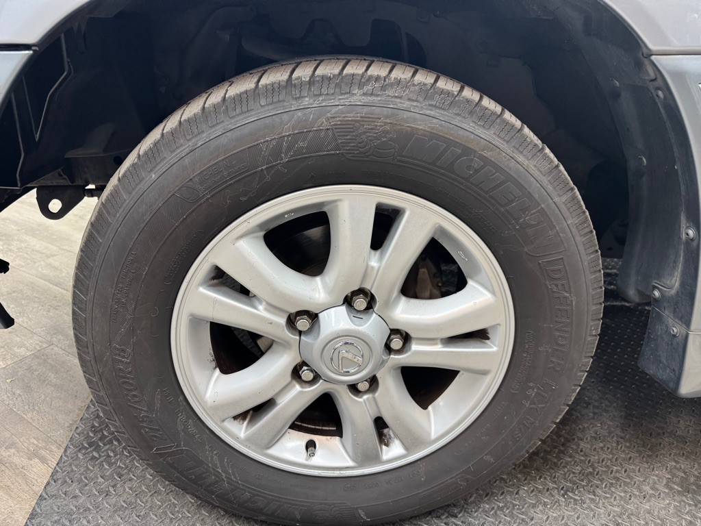 2005 Lexus LX Image 82
