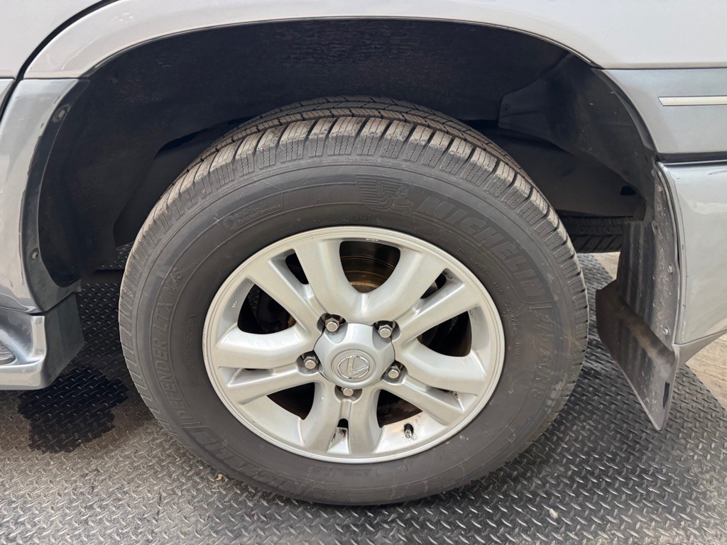 2005 Lexus LX Image 83