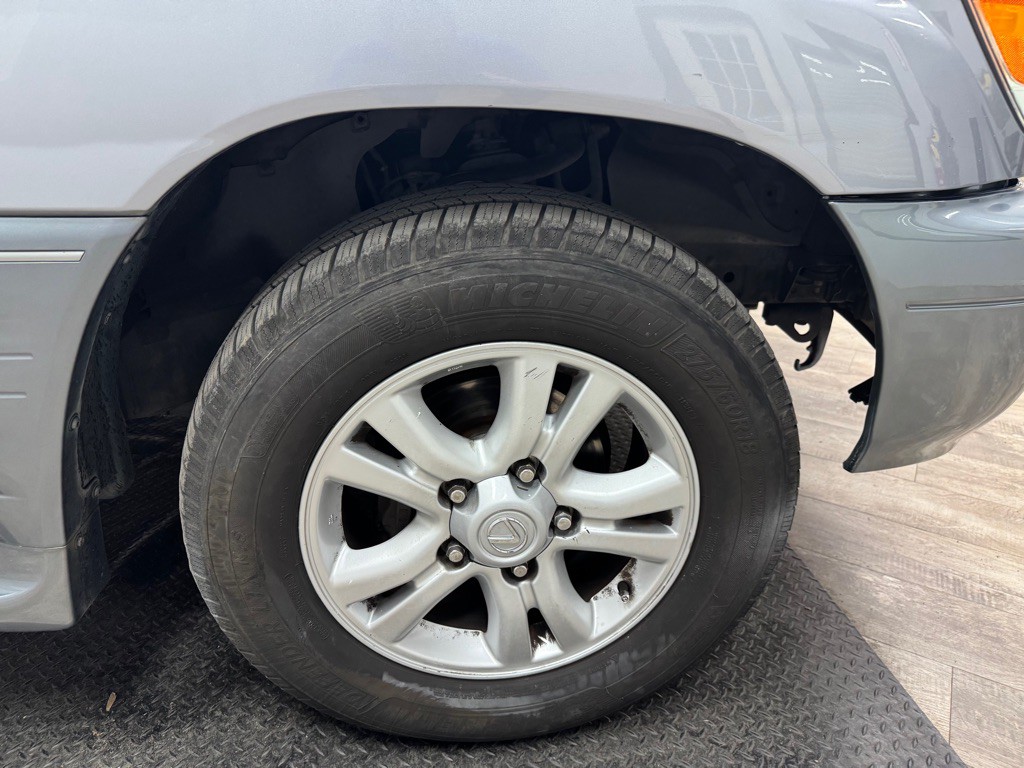 2005 Lexus LX Image 85