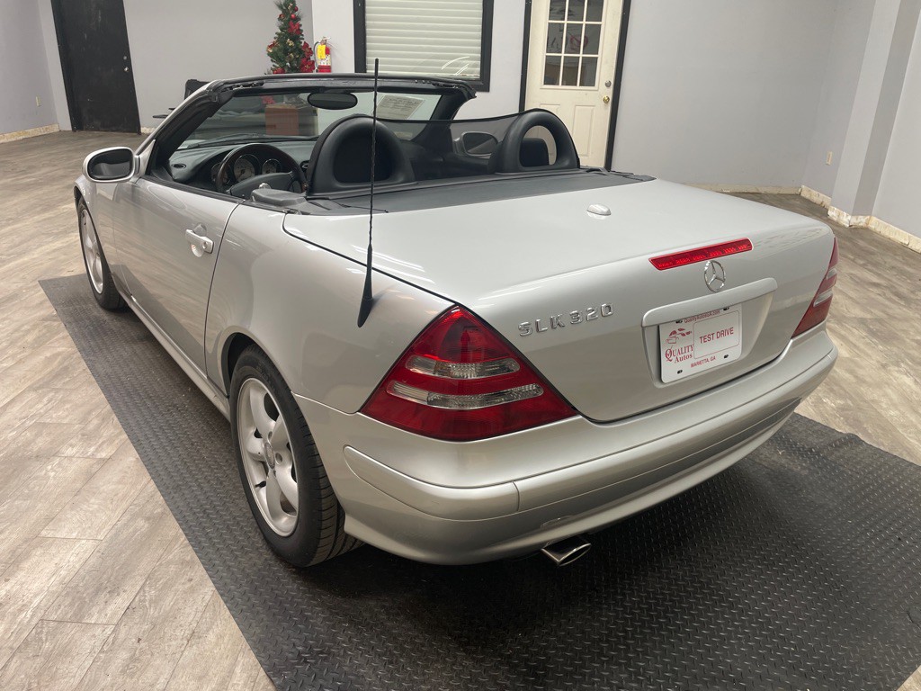 2004 Mercedes-Benz SLK-Class Image 8