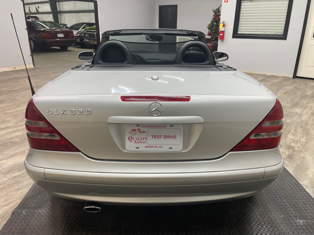2004 Mercedes-Benz SLK-Class Image 9